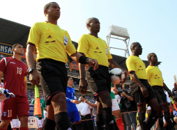 Árbitro jamaicano hizo un buen arbitraje en el Honduras-México