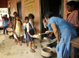 Obligados a comer alimento envenenado