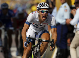 Kittel gana la décima etapa en una accidentada carrera