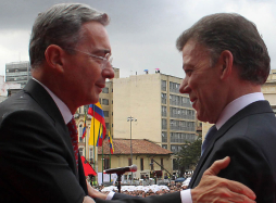 Uribe dice que Santos 'ya está destapando su verdadero rostro'