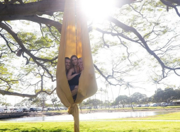 La sexy novia de Edward Snowden