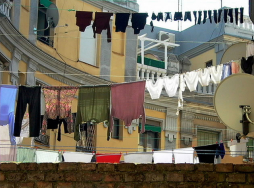 Prohíben la exposición de la ropa interior