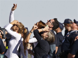 Felix Baumgartner tocó tierra tras saltar desde las puertas del cielo