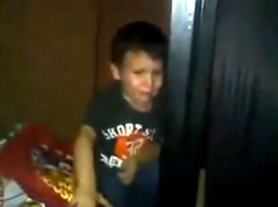 Niño llora al saber que Chávez ganó de nuevo (Vídeo)