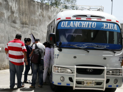 Pasajero muere en asalto a bus