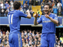 Van Persie cumple la 'ley del ex' y da empate al Manchester United