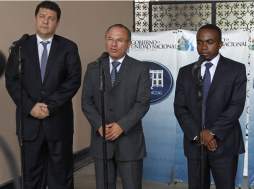 Presentan plan para adquisición de medicinas