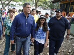 Aspirantes a alcaldía de San Pedro Sula acudieron a votar en familia