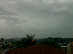 Fuerte lluvia cae sobre toda la zona norte y oriente de Honduras