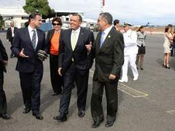 Lobo llega a Costa Rica para asistir a cumbre regional con Obama