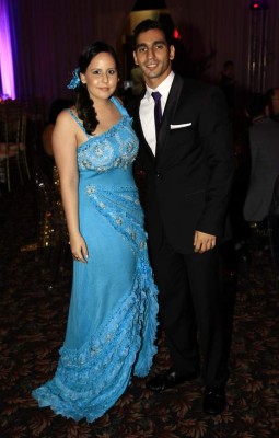 Joel Heyer y Vivian Zúniga se prometen amor en el altar