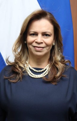 Cancillería hondureña juramenta a cuatro nuevos embajadores