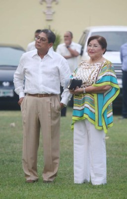 Alegría nupcial al atardecer