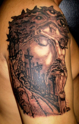 Es mago para partir lenguas, perforar piel y colorear ojos