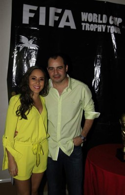 Estefanía Marinakys y Juan Carlos Guzman se casan el sábado