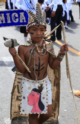 Colegios de Honduras continúan hoy desfiles de fiestas patrias