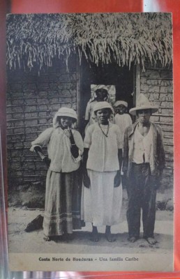 Registra la historia de Honduras en una colección de tarjetas postales