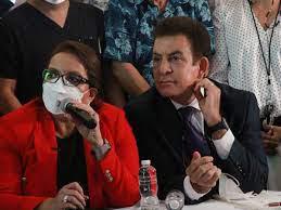 Salvador Nasralla y Xiomara Castro en la firma de la alianza política que ambos formalizaron para las elecciones generales de 2021 en Honduras.