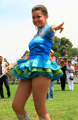 Ritmo y belleza en desfiles patrios del Valle de Sula