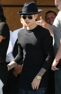 Justin Bieber podría necesitar cirugía tras perforarse el tímpano