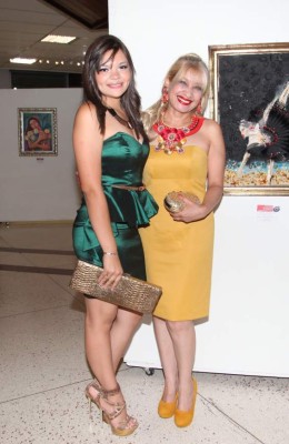 Noche para exponer el arte hecho mujer