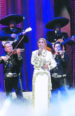 MIAMI, FL - AUGUST 20: Lucero performs onstage at Telemundo's 'Premios Tu Mundo' Awards 2015 at American Airlines Arena on August 20, 2015 in Miami, Florida. Rodrigo Varela/Getty Images/AFP== FOR NEWSPAPERS, INTERNET, TELCOS & TELEVISION USE ONLY ==