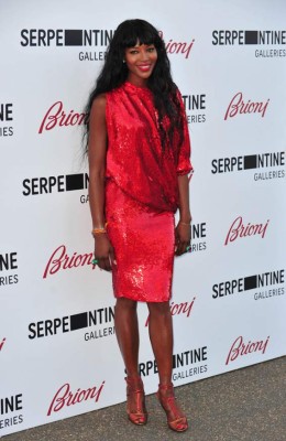 Naomi Campbell deslumbra en todos los sentidos