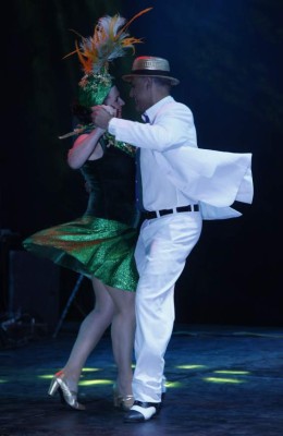 Más de 35 mil personas esperan en Plaza Juniana