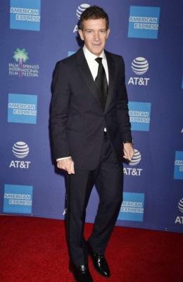 PALM SPRINGS, CA - JANUARY 02: Antonio Banderas attends the 31st Annual Palm Springs International Film Festival Film Awards Gala at Palm Springs Convention Center on January 02, 2020 in Palm Springs, California. © Joe Sutter, PacificCoastNews. Los Angeles Office (PCN): +1 310.822.0419 UK Office (Photoshot): +44 (0) 20 7421 6000 sales@pacificcoastnews.com FEE MUST BE AGREED PRIOR TO USAGE