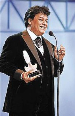 Juan Gabriel dedica el Auditorio a Dúrcal