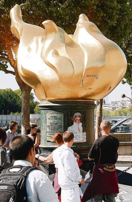 Gran Bretaña recuerda con una misa a Diana, la reina de corazones