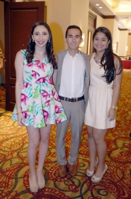 Desayuno promoción 2016 de la Academia Americana