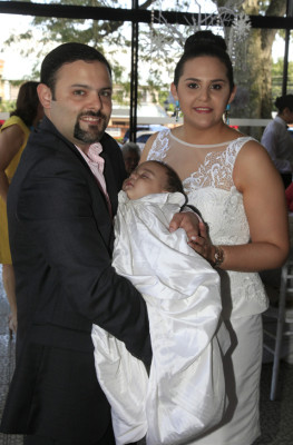 Gabriel Joya y Alessia Cartoni son bautizados