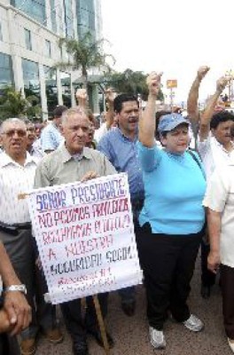 Jubilados exigen beneficios
