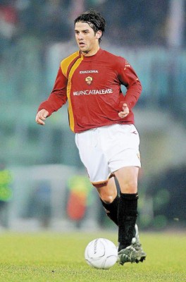 Chivu podría vestirse de blanco