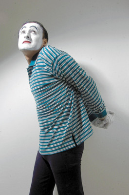 Damario Reyes, atrapado en el teatro