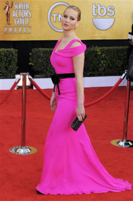 SAG: Estrellas lucen diseños frescos y atrevidos