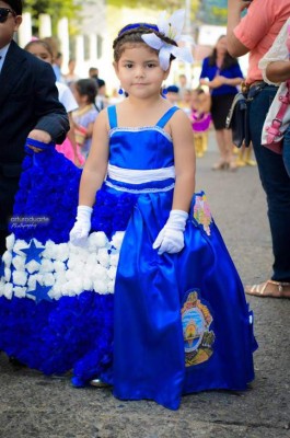 Guapos catrachitos celebran a la patria en Santa Bárbara