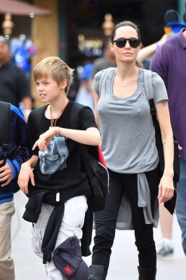 Photo © 2017 Mega/The Grosby GroupPREMIUM EXCLUSIVEAnaheim, May 26, 2017.Angelina Jolie celebrates Shiloh's 11th birthday with an incredibly fun day at Disneyland. The mother and daughter pair were joined by Angie's other kids Knox, Vivienne and Zahara, and a group of friends visiting from Cambodia. The group celebrated with Birthday Churros and riding rides including Space Mountain, Thunder Mountain, the Teacups, Alice in wonderland, small world, the matterhorn, and many other of the park's attractions.