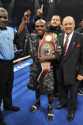 Timothy Bradley retuvo el título al vencer a Juan Manuel Márquez