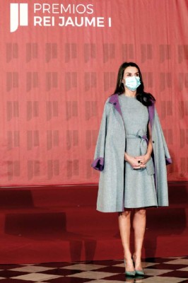 GRAFCVA085. VALENCIA, 30/11/2020.-.La reina Letizia al inicio del acto de entrega de los Premios Jaime I, hoy en la Lonja de los Mercaderes de Valencia.EFE/Kai Försterling POOL