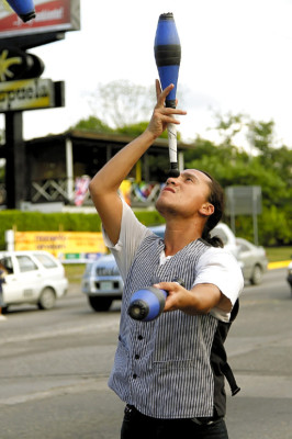 'Se sufre discriminación como artista callejero”