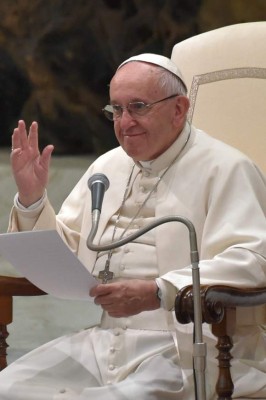 El Papa pide conducta responsable ante el Sida