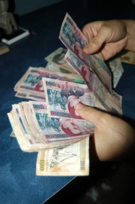Prevén que el dólar llegue a L22 en diciembre en Honduras