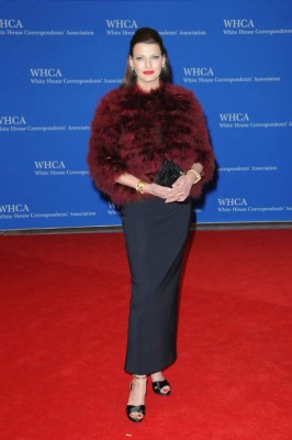 05/03/2014 - Linda Evangelista - 100th Annual White House Correspondents' Association Dinner - Arrivals - Washington Hilton - Washington, DC, USA - Keywords: full length shot, model Orientation: Portrait Face Count: 1 - False - Photo Credit: Aaron J. Thornton / PR Photos - Contact (1-866-551-7827) - Portrait Face Count: 1