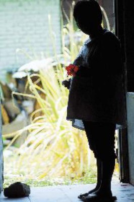 Embaraza a su hija de 9 años