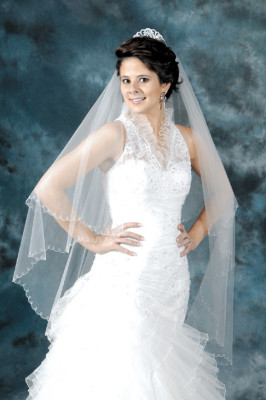 Novia regia ante el altar