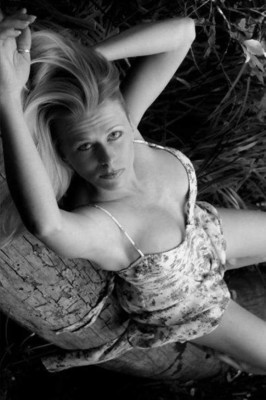 Sexy fotógrafa es acusada de violar a tres jugadores de fútbol