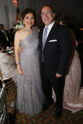 Majestuosa recepción por los graduados de la Elvel School