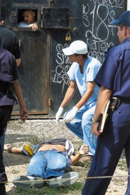 Matan pandillero en centro penal
